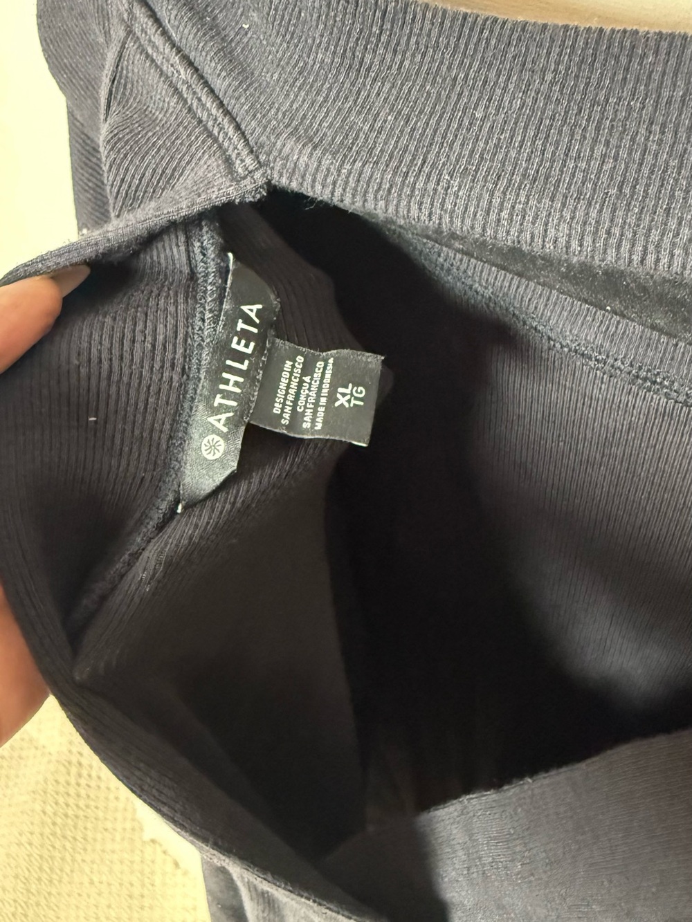 Athleta Black Long-Sleeve Lightweight Crew Neck Top - Picture 4 of 4